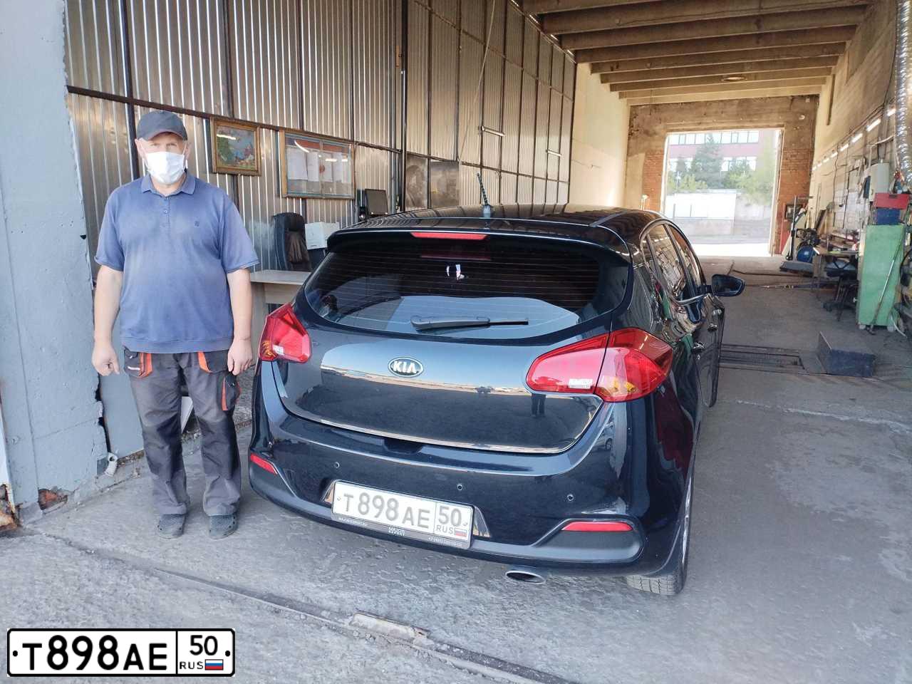 Фото автомобиля KIA CEE'D, 2013 — госномер Т898АЕ50. Цвет: ЧЕРНЫЙ