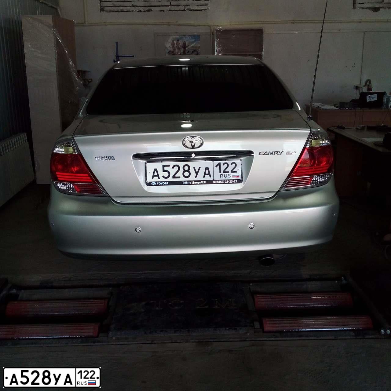 Фото автомобиля TOYOTA CAMRY, 2004 — госномер К154ХМ154. Цвет: СЕРЕБРИСТЫЙ