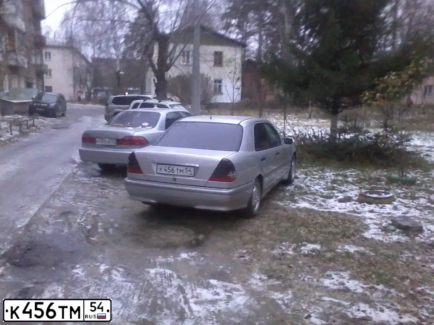 Фото автомобиля MERCEDES C-KLASSE, 1998 — госномер К456ТМ54. Цвет: серебристый