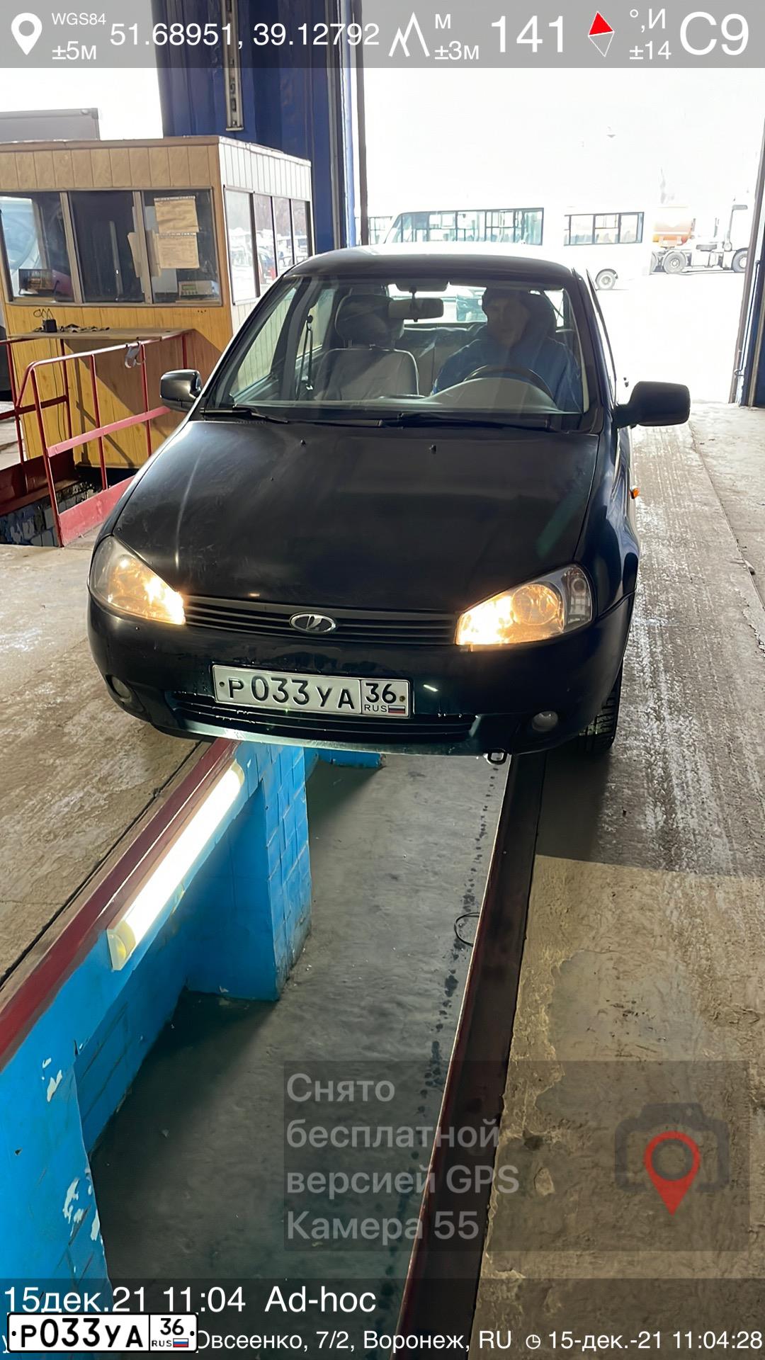 Фото автомобиля LADA 1119 KALINA, 2010 — госномер Р033УА36. Цвет: ЧЕРНЫЙ