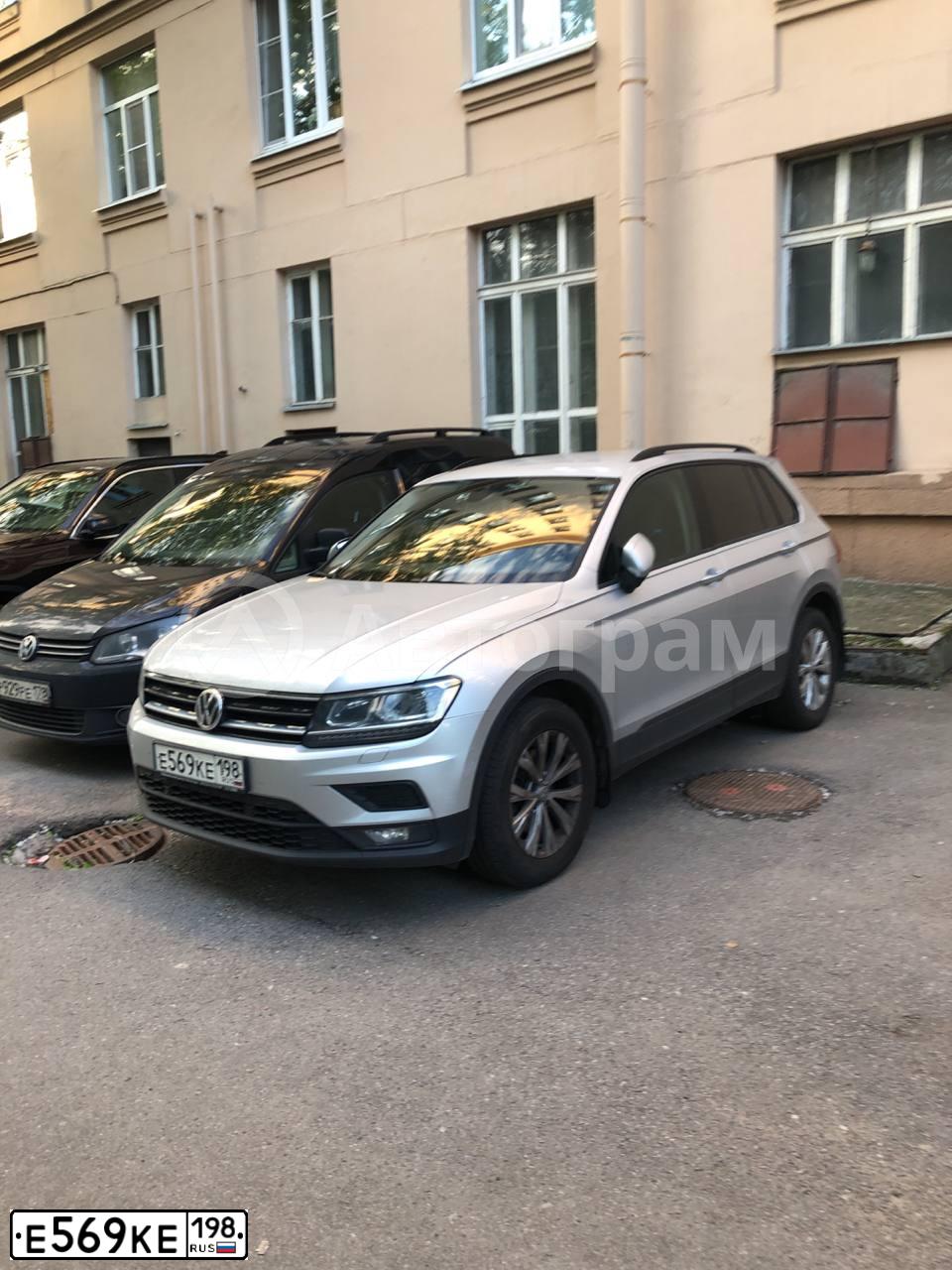 Фото автомобиля VOLKSWAGEN TIGUAN, 2019 — госномер Е569КЕ198. Цвет: Серебристый
