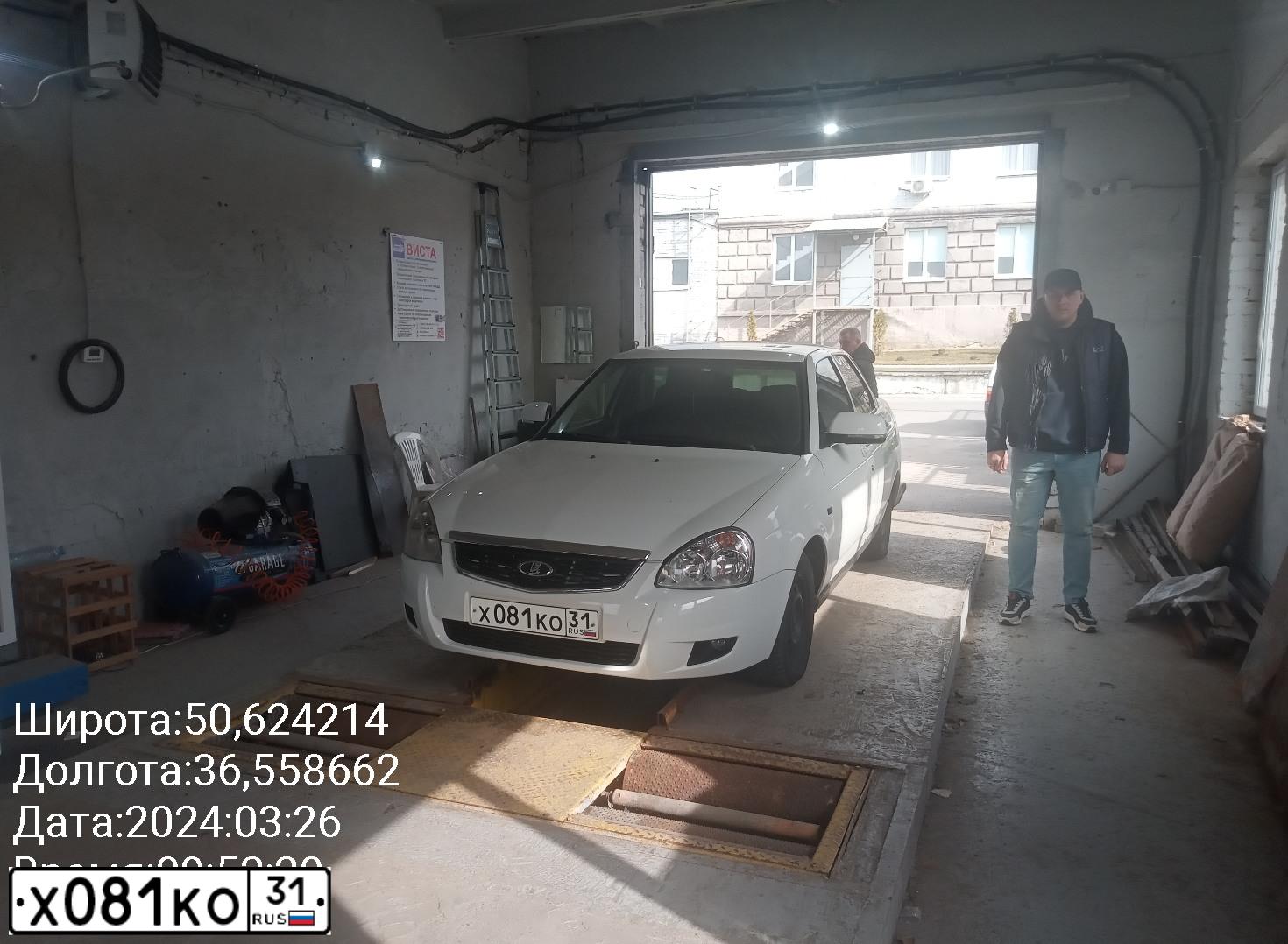 Фото автомобиля LADA 2170 PRIORA, 2010 — госномер М777УО31. Цвет: Белый