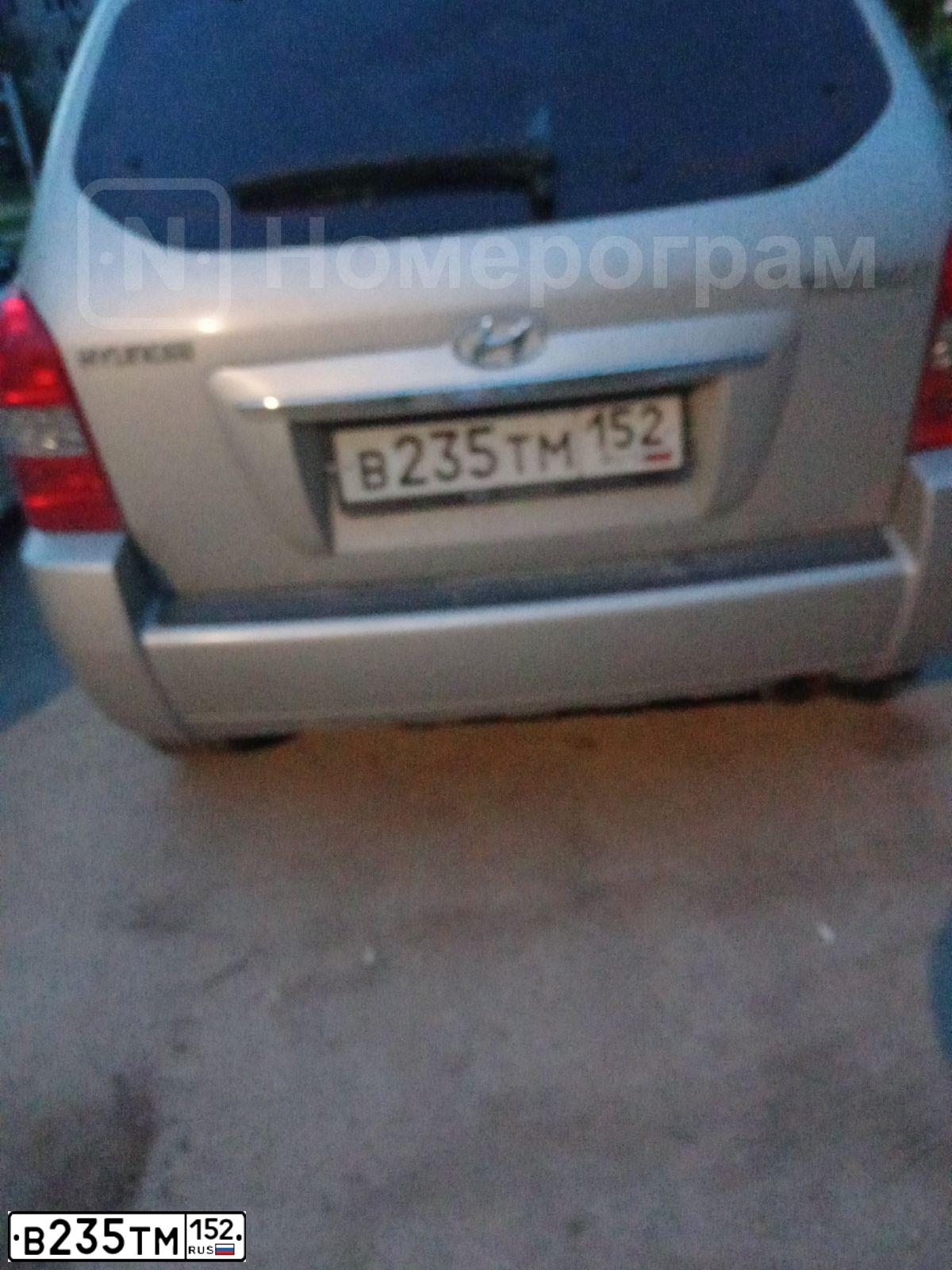 Фото автомобиля HYUNDAI TUCSON, 2008 — госномер В235ТМ152. Цвет: СВЕТЛО-СЕРЫЙ
