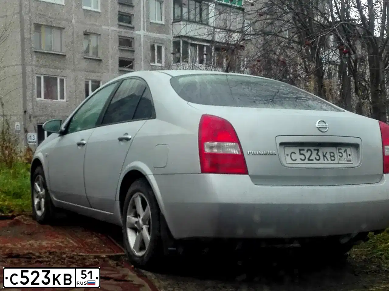 Фото автомобиля NISSAN PRIMERA, 2007 — госномер С523КВ51. Цвет: СЕРЫЙ