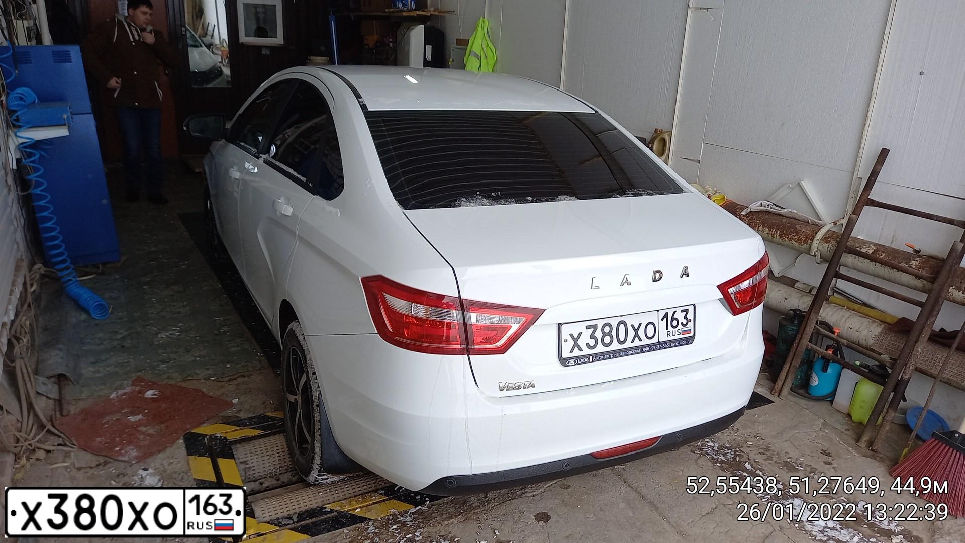 Фото автомобиля VOLKSWAGEN POLO, 2012 — госномер Х933РС763. Цвет: Белый
