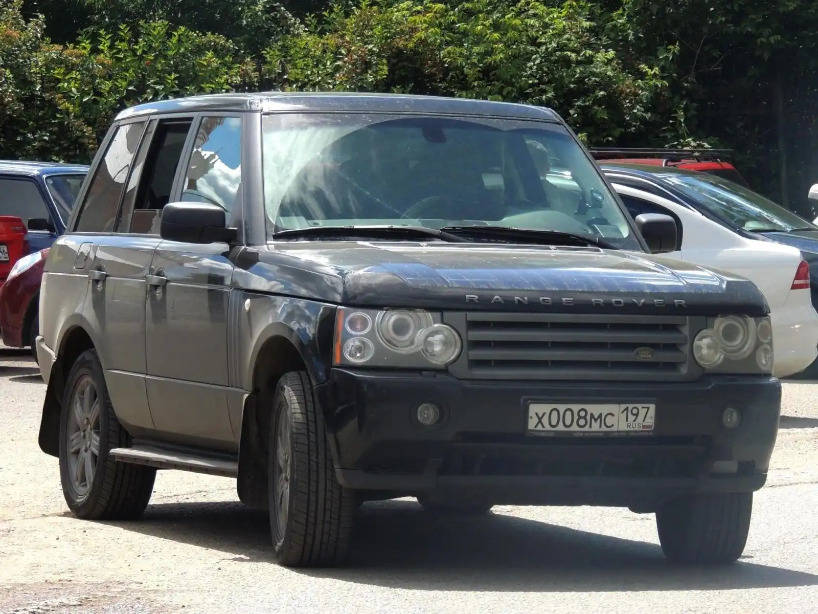Фото автомобиля LANDROVER RANGE ROVER, 2008 — госномер Т333ВР199. Цвет: ЧЕРНЫЙ