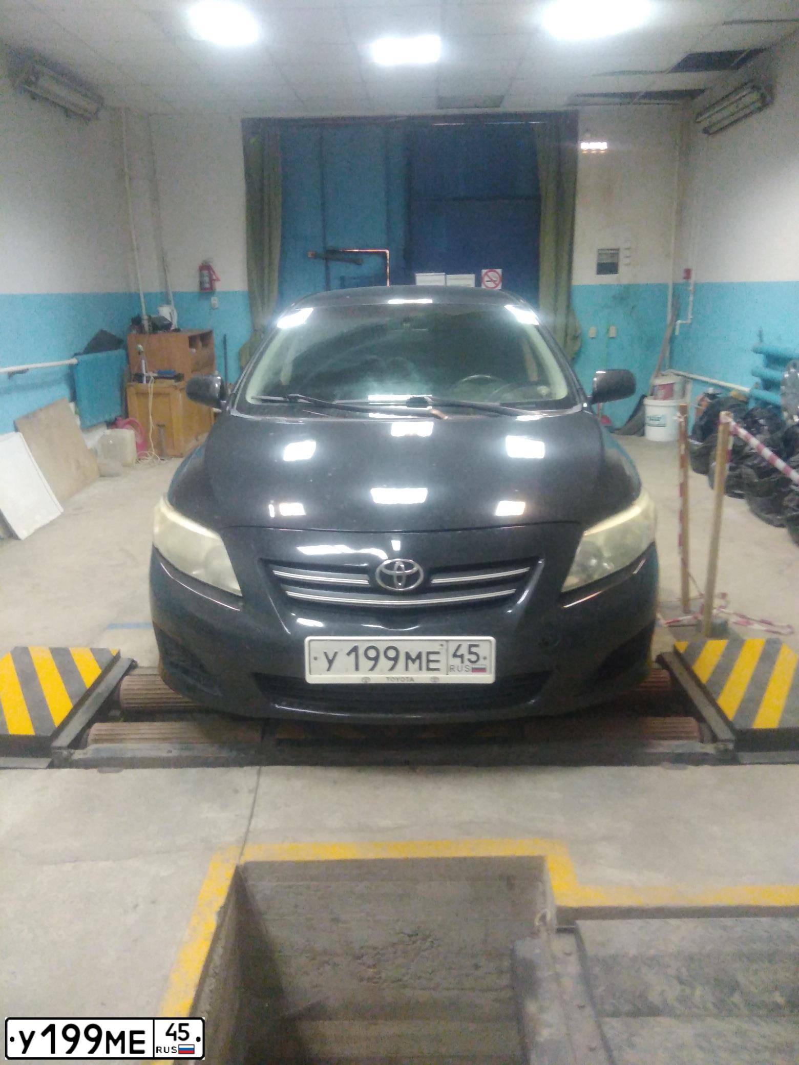 Фото автомобиля TOYOTA COROLLA, 2008 — госномер В400МТ45. Цвет: ЧЕРНЫЙ