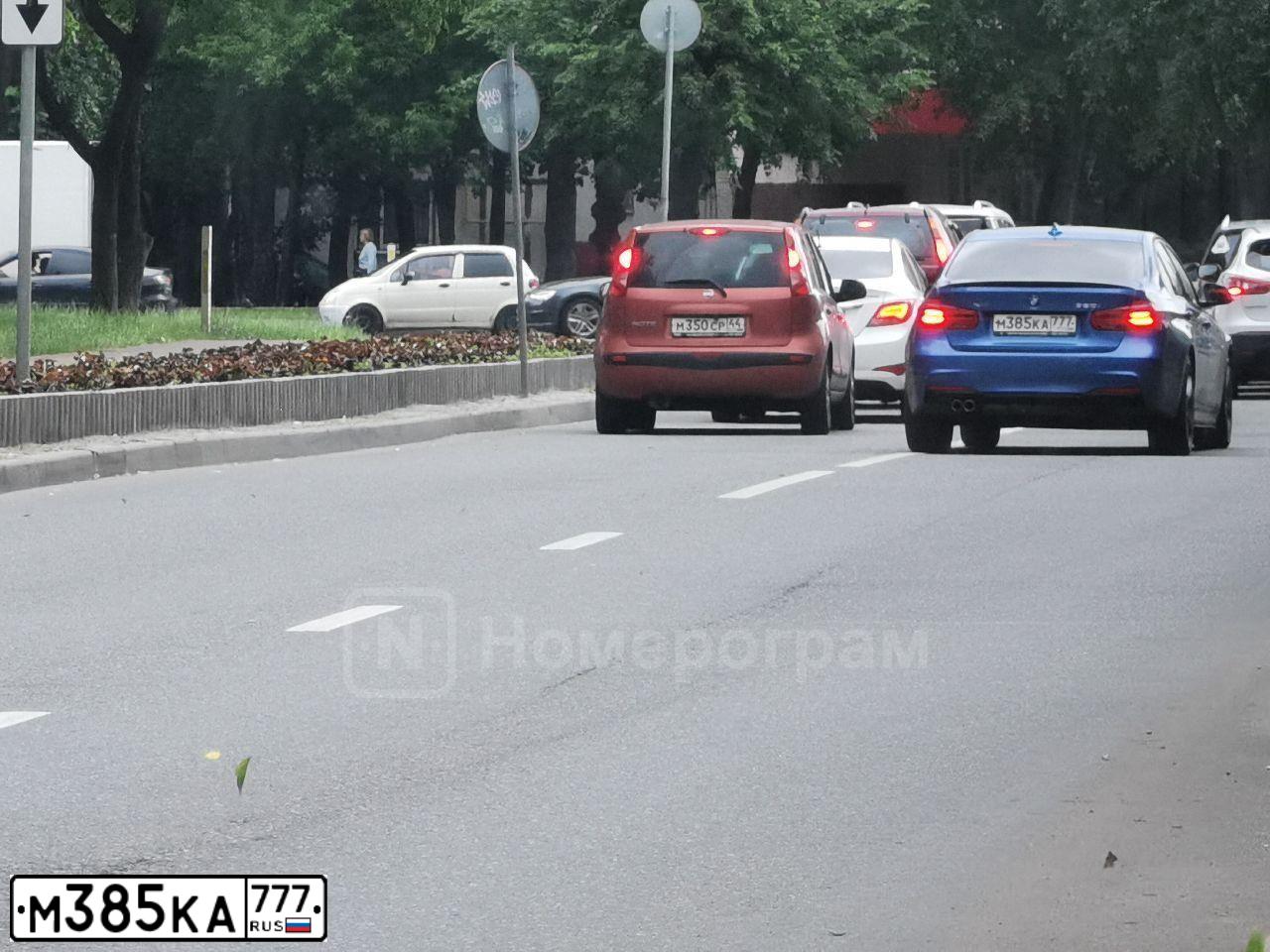 Фото автомобиля BMW SERIE 3, 2017 — госномер М385КА777. Цвет: СИНИЙ