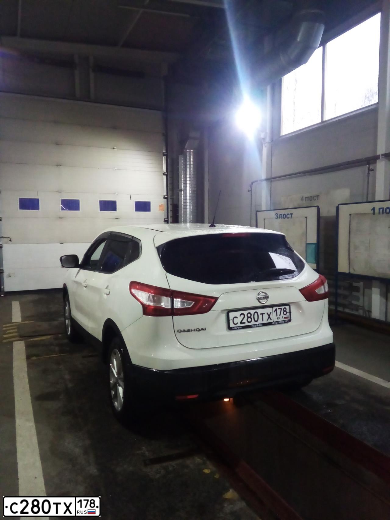 Фото автомобиля NISSAN QASHQAI, 2014 — госномер С280ТХ178. Цвет: БЕЛЫЙ