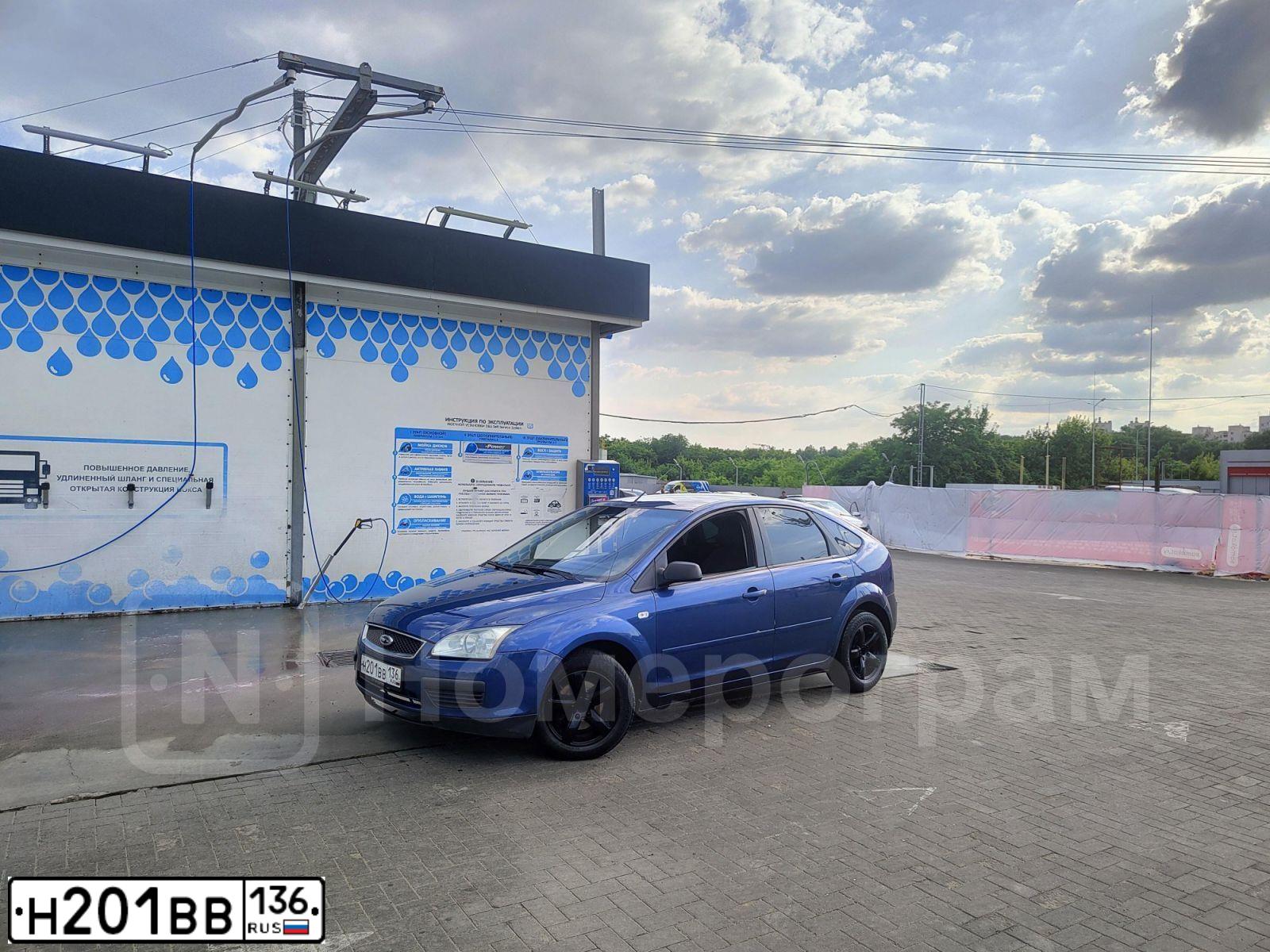 Фото автомобиля FORD FOCUS, 2006 — госномер Н201ВВ136. Цвет: синий