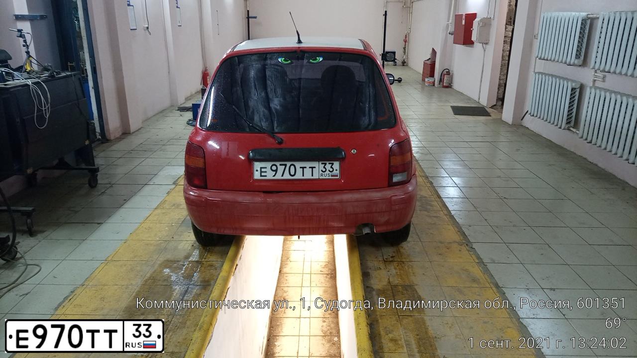 Фото автомобиля NISSAN MICRA, 1998 — госномер Е970ТТ33. Цвет: Красный