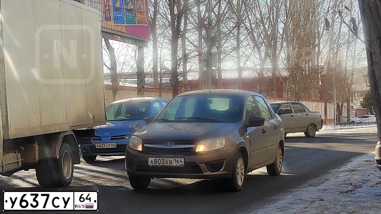 Фото автомобиля GAZ 3110 WOLGA, 2006 — госномер У637СУ64. Цвет: ПЕРЛАМУТРОВО СЕРЫЙ