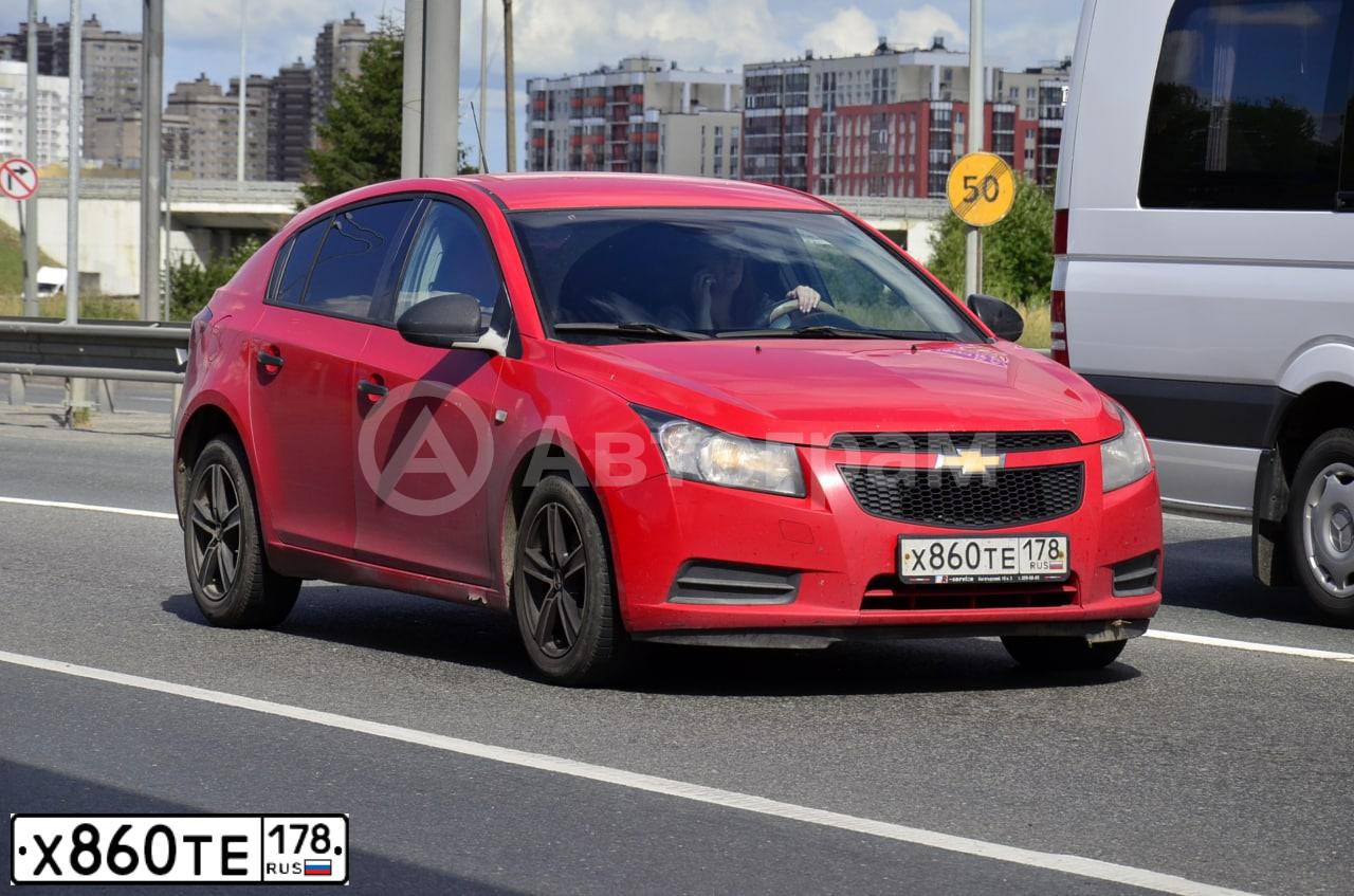 Фото автомобиля CHEVROLET CRUZE, 2012 — госномер Х860ТЕ178. Цвет: КРАСНЫЙ
