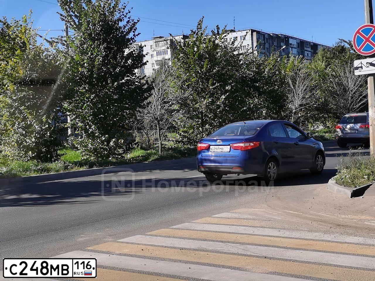 Фото автомобиля KIA RIO, 2012 — госномер Р305ВК82. Цвет: синий