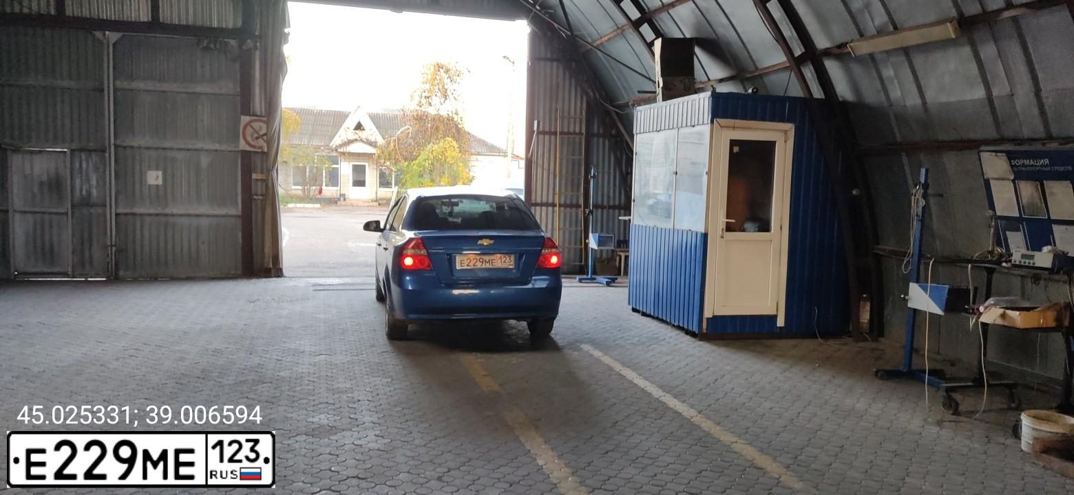 Фото автомобиля CHEVROLET AVEO, 2007 — госномер Е229МЕ123. Цвет: СИНИЙ