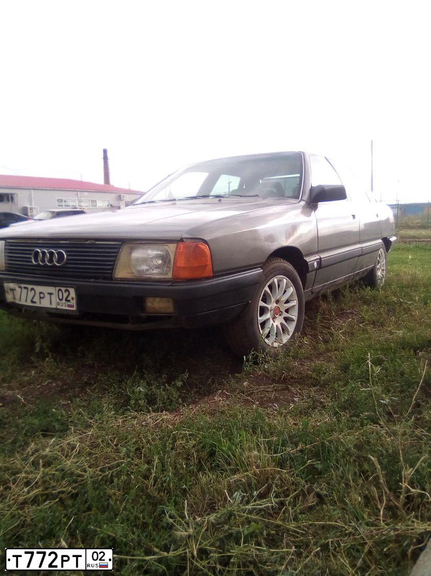 Фото автомобиля AUDI 100, 1989 — госномер Т772РТ02. Цвет: СЕРЫЙ ПЕРЛАМУТРОВЫЙ