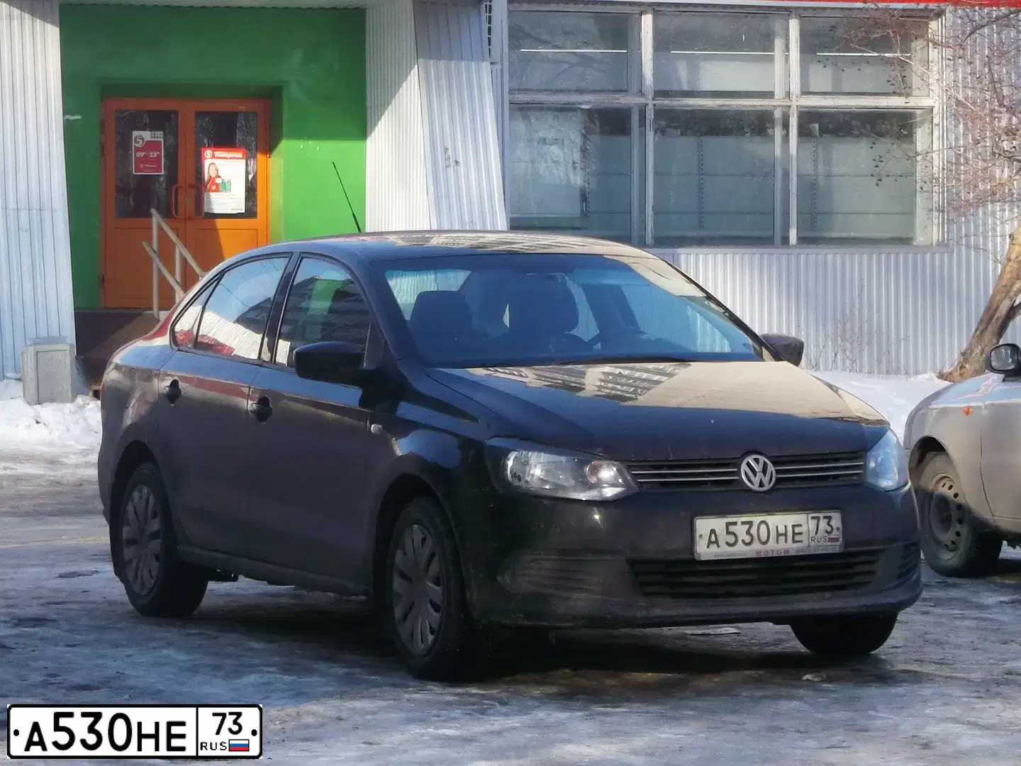 Фото автомобиля VOLKSWAGEN POLO, 2012 — госномер А530НЕ73. Цвет: ЧЕРНЫЙ