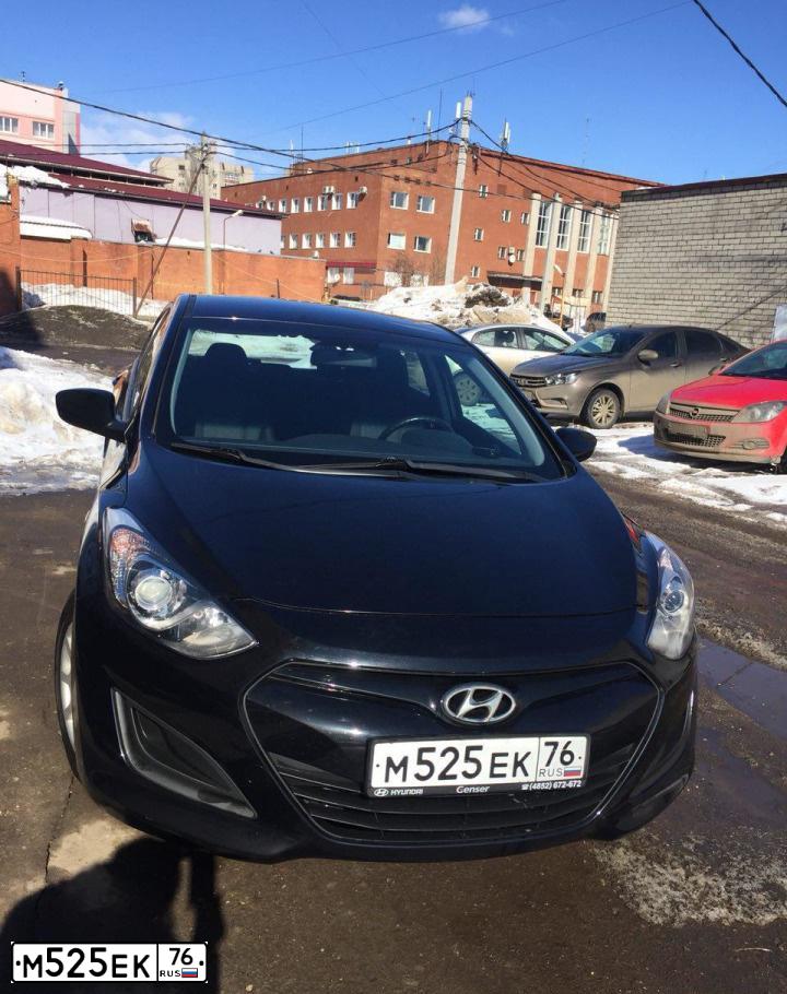 Фото автомобиля HYUNDAI I30, 2012 — госномер М525ЕК76. Цвет: ЧЕРНЫЙ