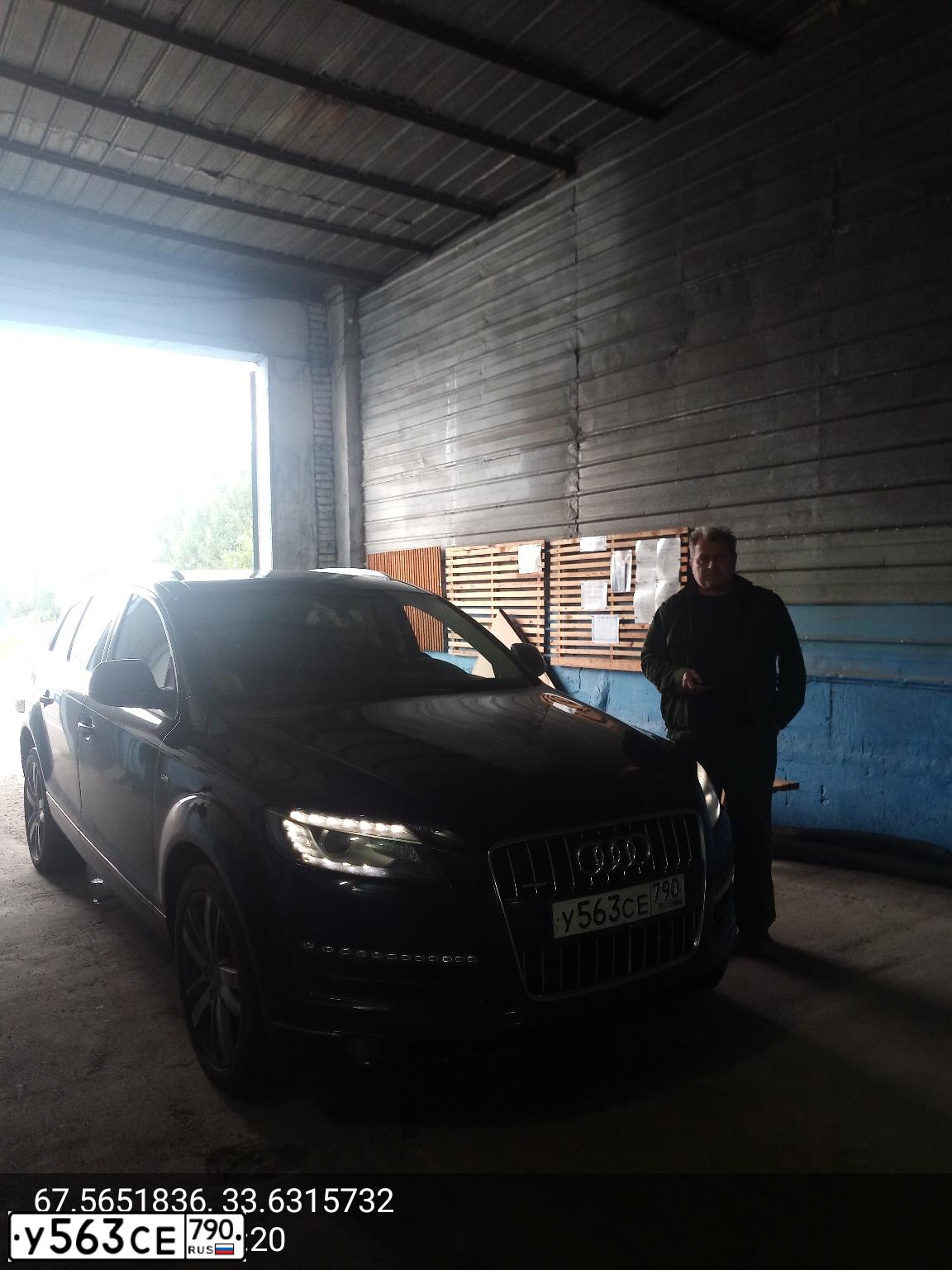 Фото автомобиля AUDI Q7, 2009 — госномер Е030НТ51. Цвет: ЧЕРНЫЙ