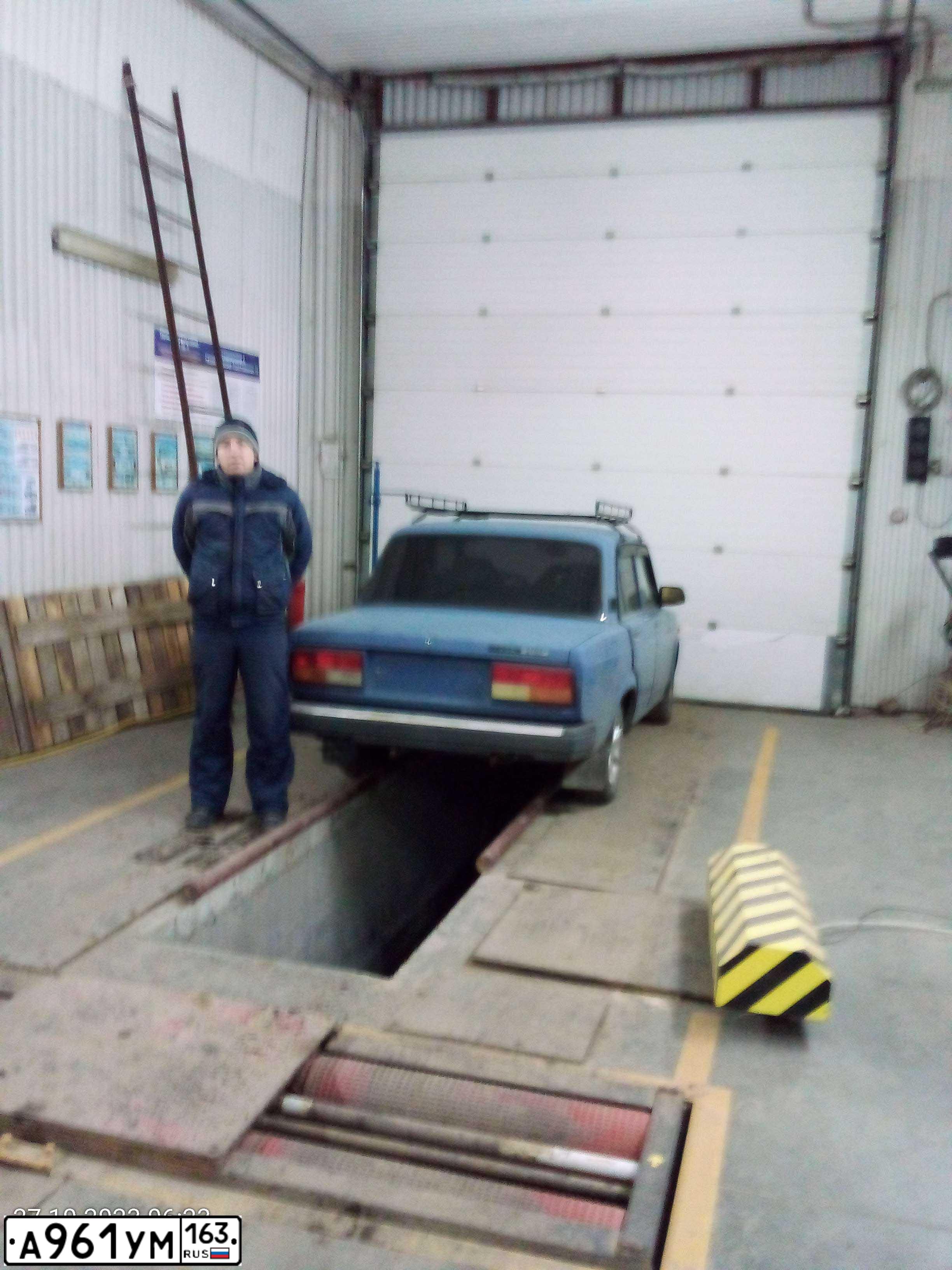 Фото автомобиля VAZ 2107 LADA, 2006 — госномер М126НМ763. Цвет: СИНИЙ