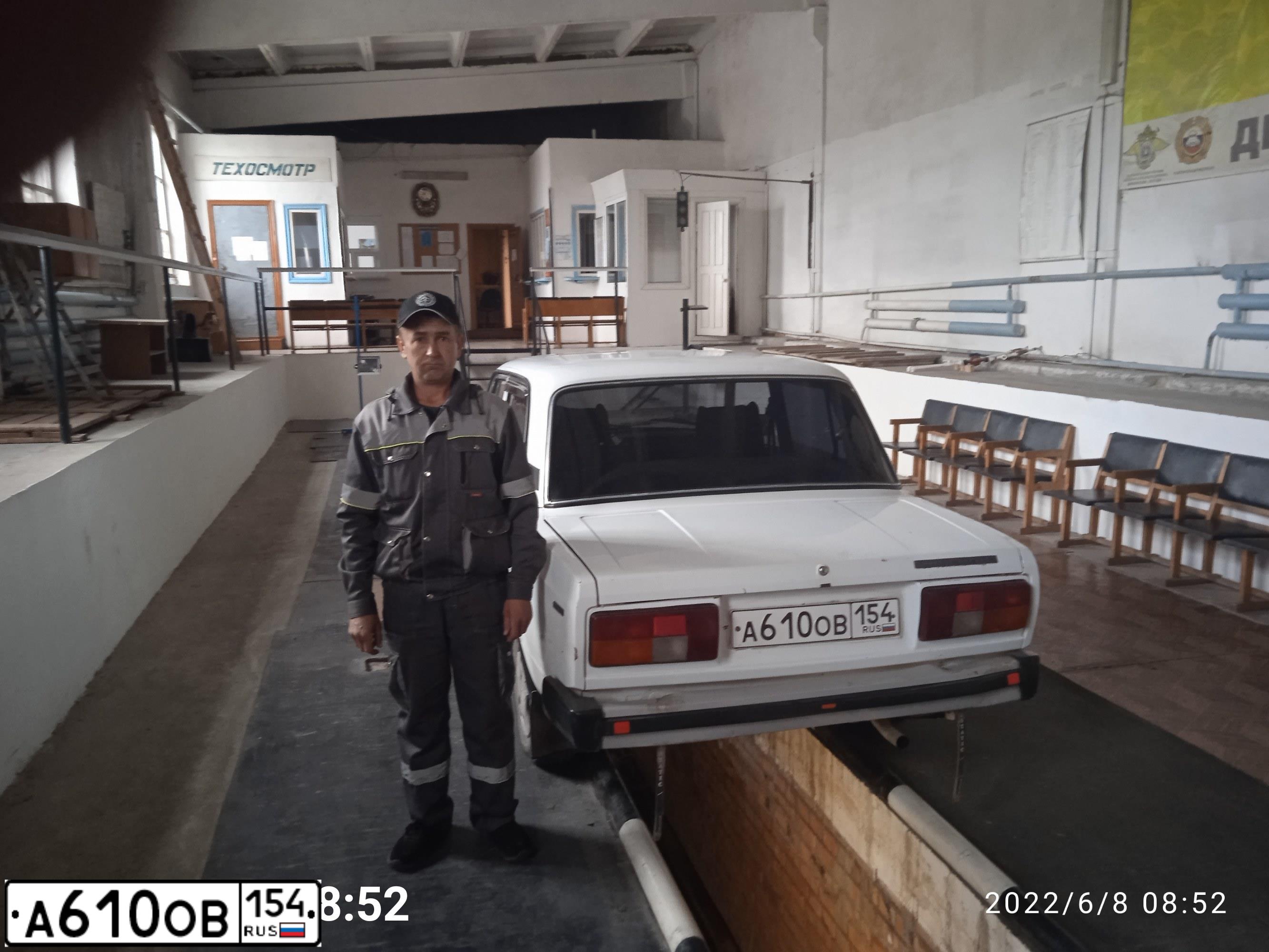 Фото автомобиля LADA 2105, 2001 — госномер А610ОВ154. Цвет: ЯРКО БЕЛЫЙ