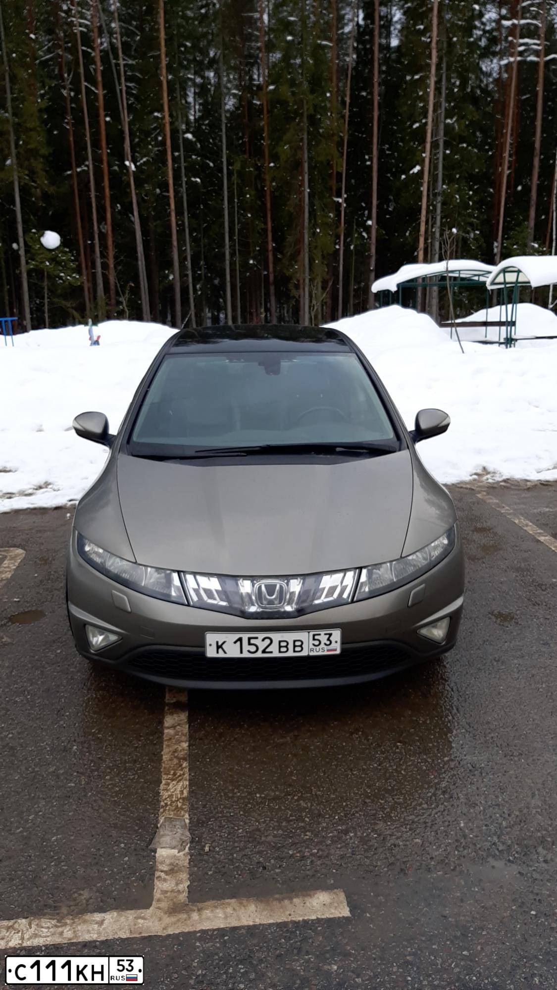 Фото автомобиля KIA CEE'D, 2011 — госномер Е525ЕО53. Цвет: ЧЕРНЫЙ ПЕРЛАМУТР