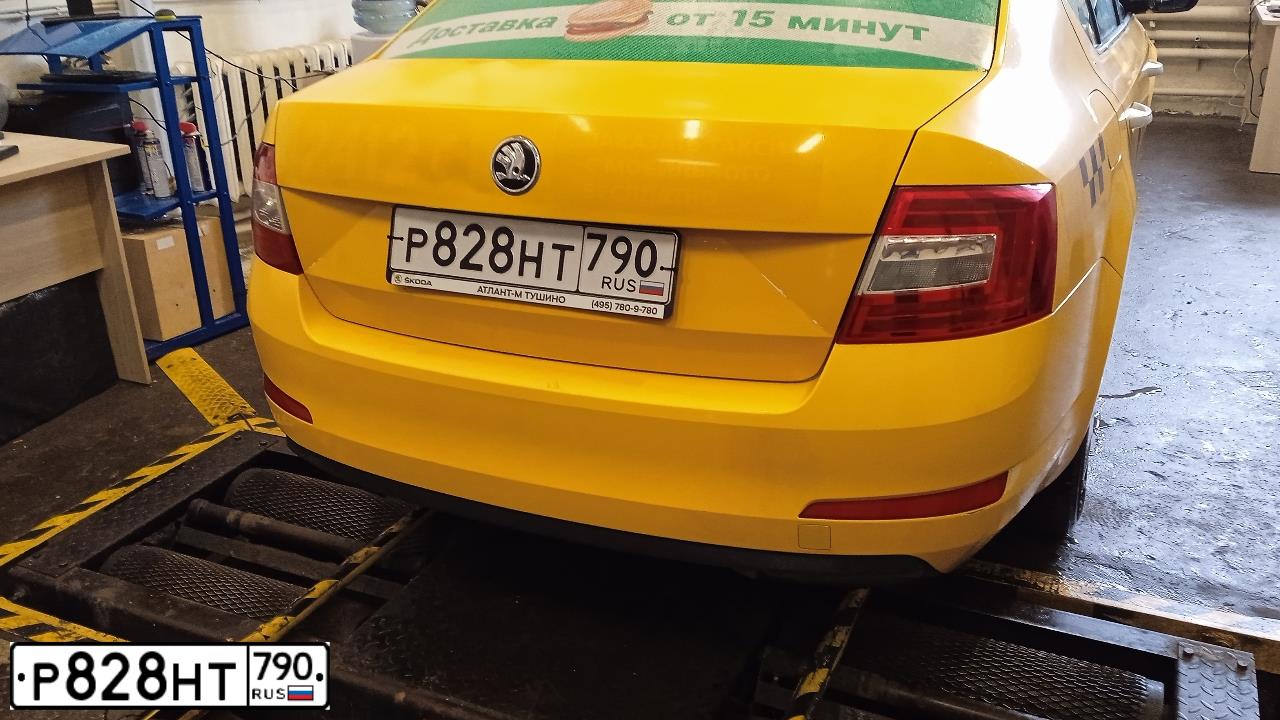Фото автомобиля SKODA OCTAVIA, 2016 — госномер Р828НТ790. Цвет: ЖЁЛТЫЙ