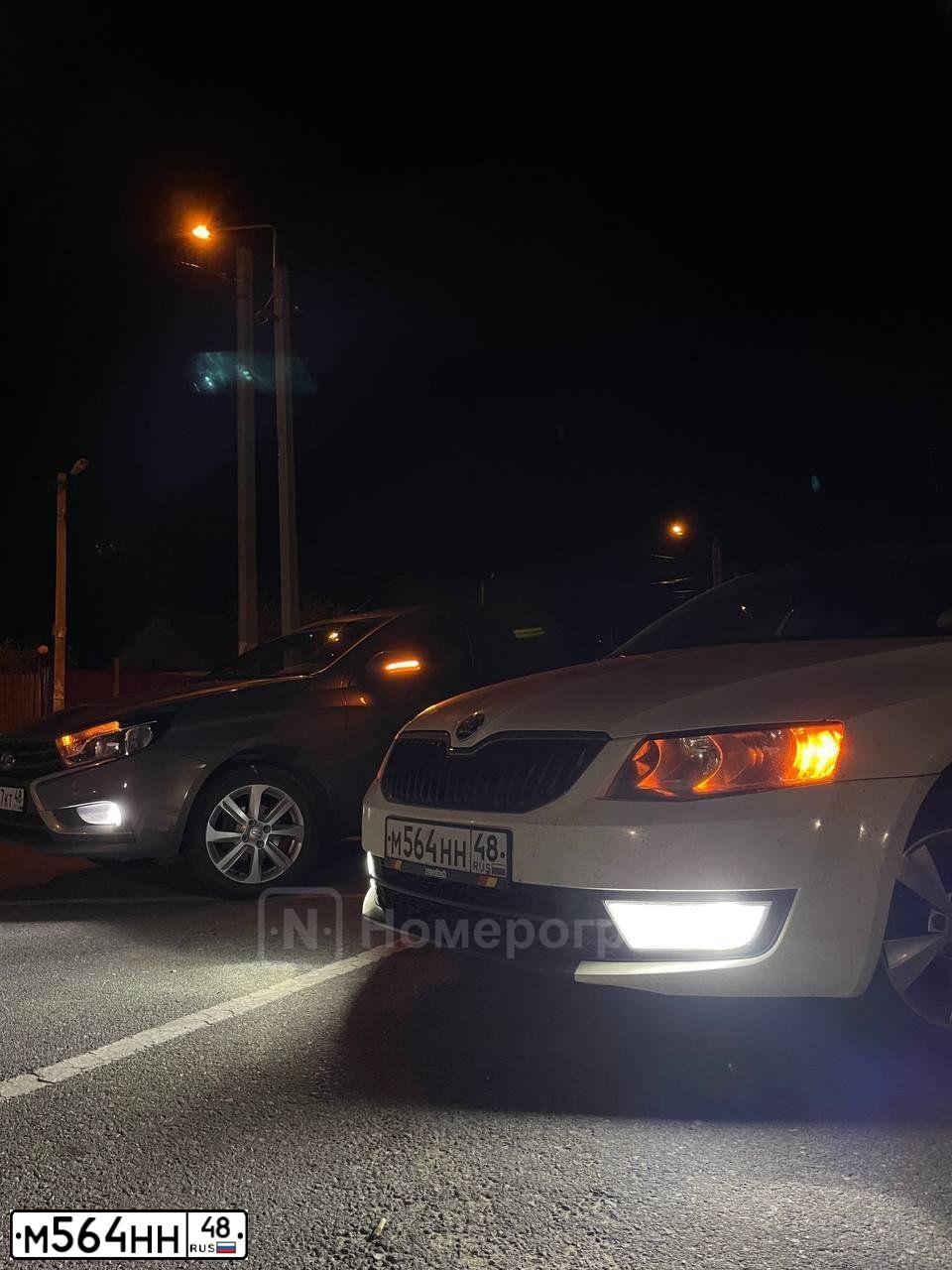 Фото автомобиля SKODA OCTAVIA, 2014 — госномер М564НН48. Цвет: БЕЛЫЙ