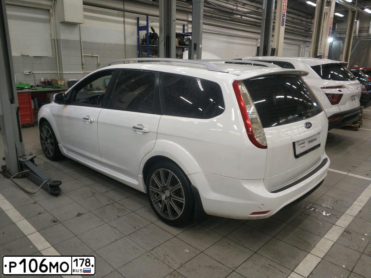 Фото автомобиля FORD FOCUS, 2010 — госномер О798АО47. Цвет: Белый