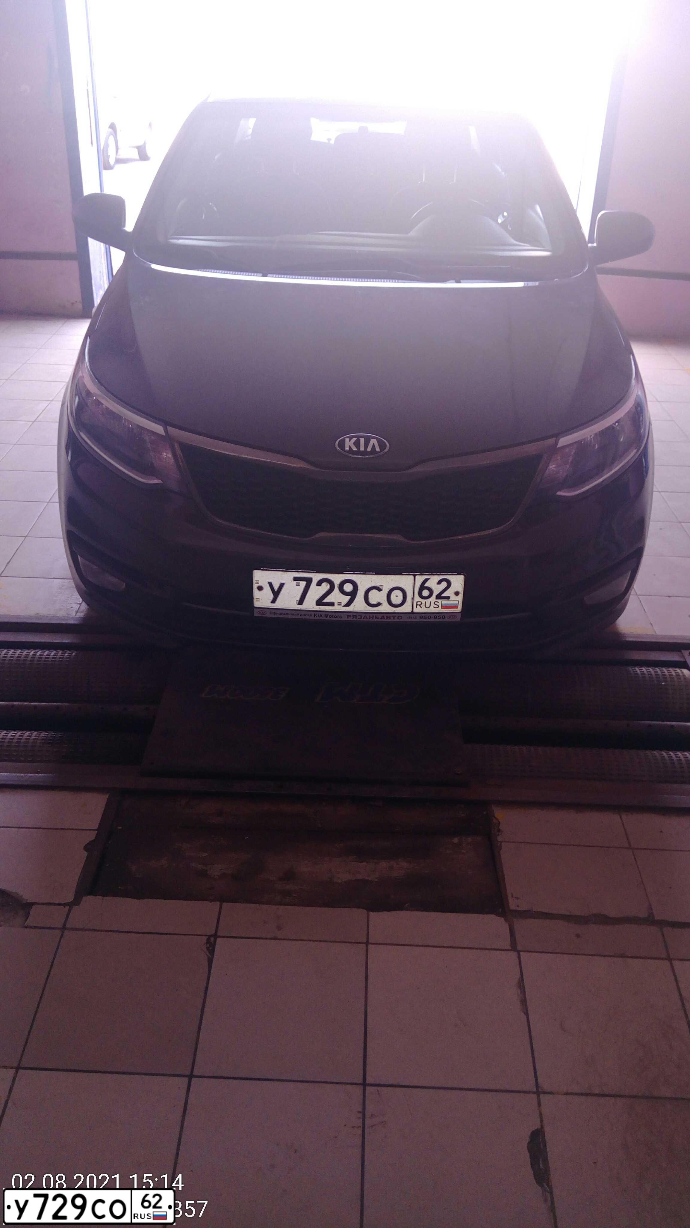 Фото автомобиля KIA RIO, 2016 — госномер У729СО62. Цвет: КОРИЧНЕВЫЙ