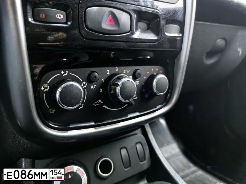 Фото автомобиля RENAULT DUSTER, 2012 — госномер Х329ХС31. Цвет: синий