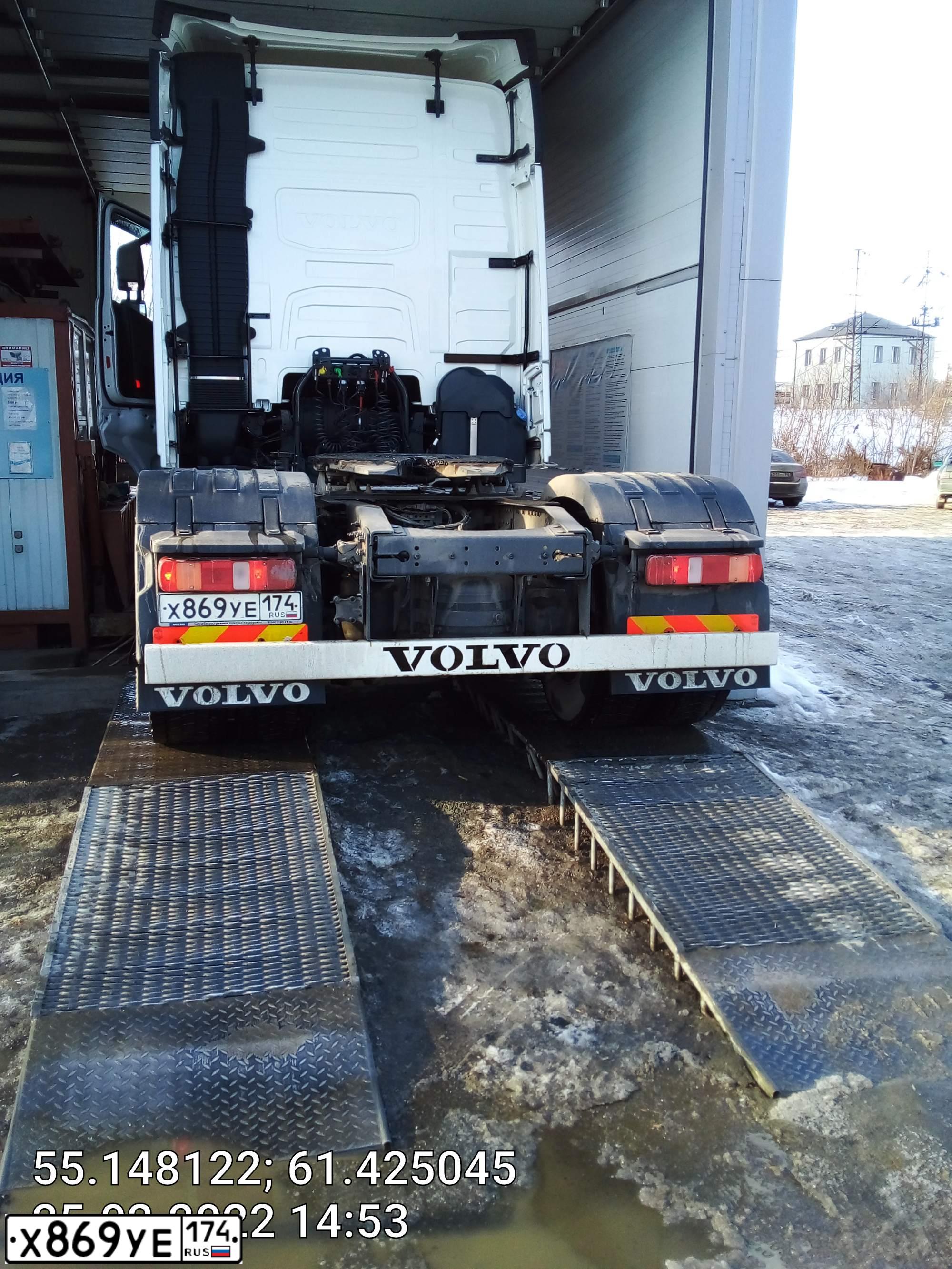 Фото автомобиля VOLVO SERIE FH /4X2/, 2019 — госномер Х869УЕ174. Цвет: Белый