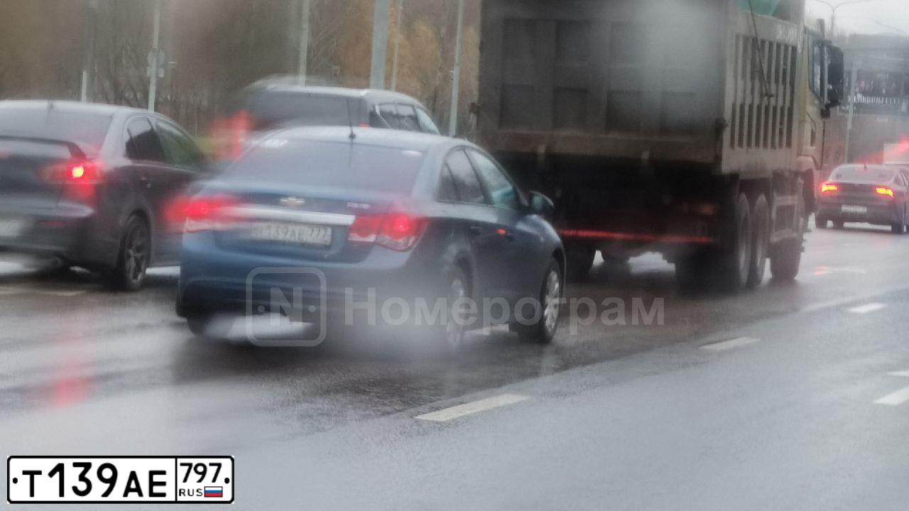Фото автомобиля HYUNDAI TUCSON, 2008 — госномер Т139АЕ797. Цвет: Темно-зеленый