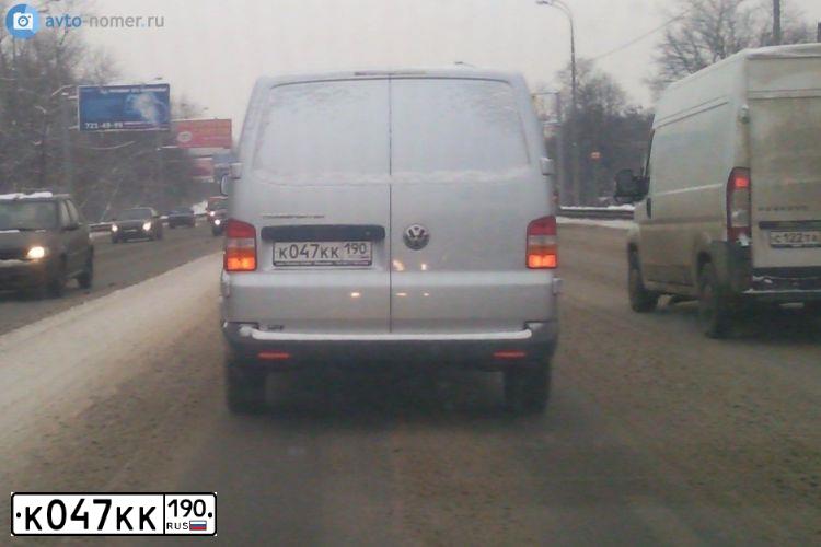 Фото автомобиля VOLKSWAGEN TRANSPORTER, 2007 — госномер К047КК190. Цвет: СЕРЕБРИСТЫЙ