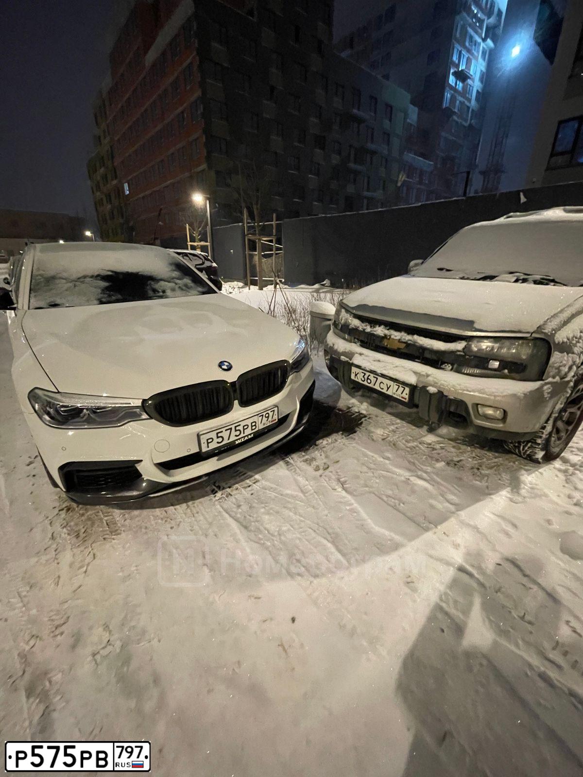 Фото автомобиля BMW SERIE 5, 2019 — госномер Р575РВ797. Цвет: Белый