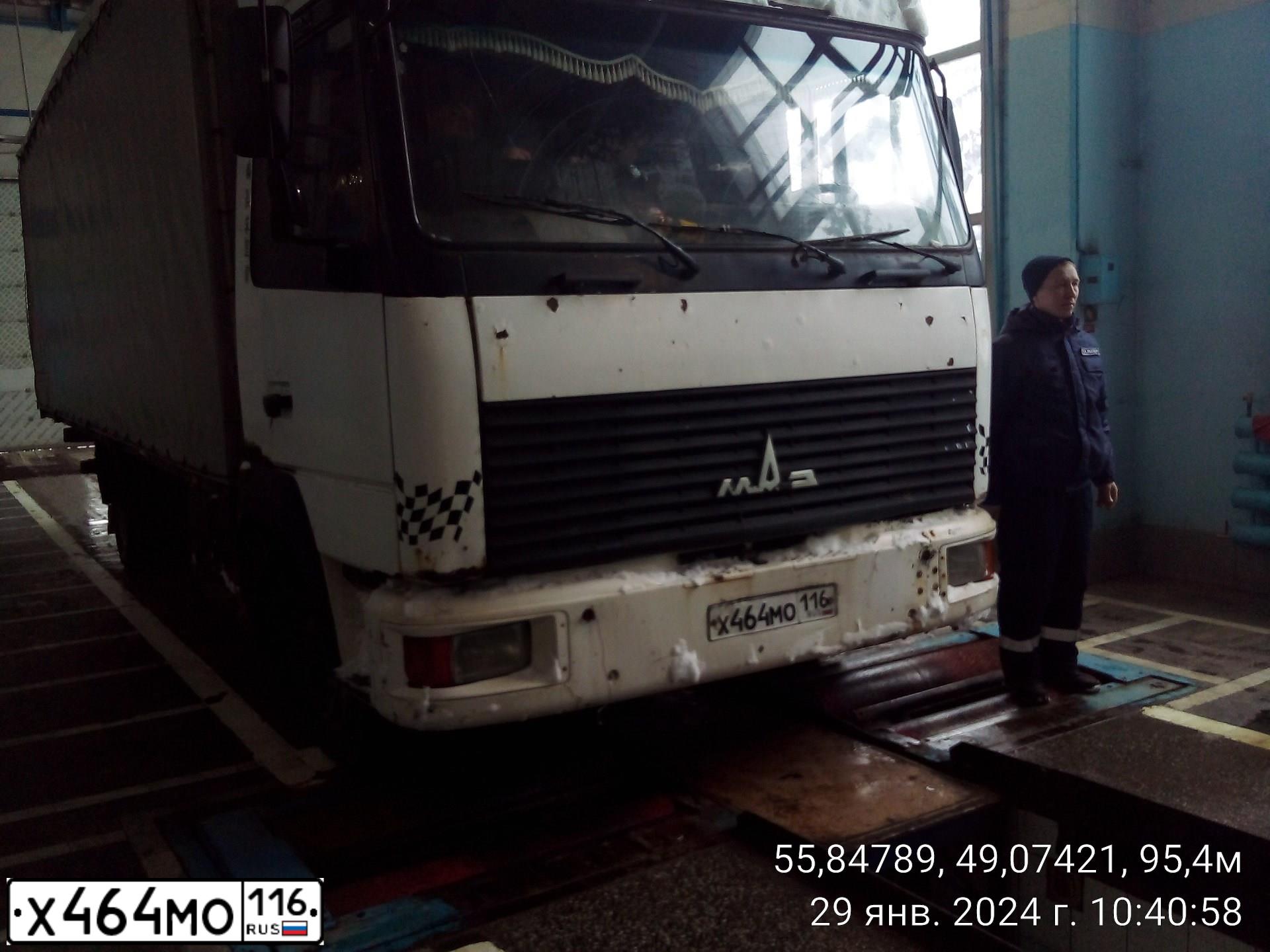 Фото автомобиля MAZ 4371 /4X2/, 2011 — госномер Х464МО116. Цвет: Белый
