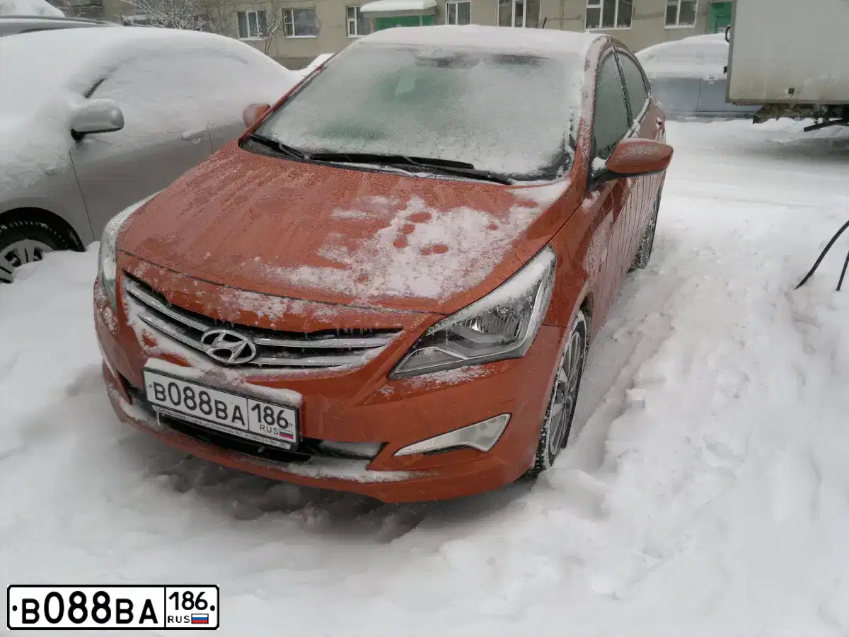 Фото автомобиля HYUNDAI SOLARIS, 2014 — госномер В088ВА186. Цвет: ОРАНЖЕВЫЙ