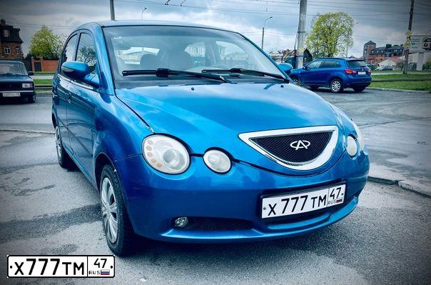 Фото автомобиля KIA RIO, 2018 — госномер Х777ТМ47. Цвет: СЕРЫЙ