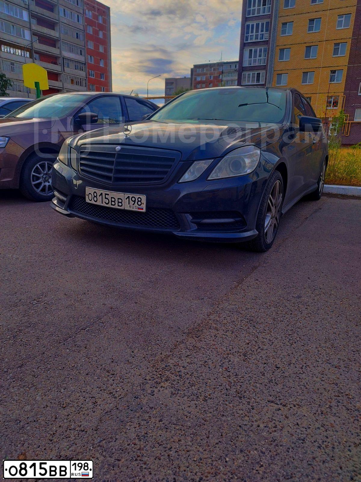 Фото автомобиля MERCEDES E-KLASSE, 2013 — госномер О815ВВ198. Цвет: ЧЕРНЫЙ