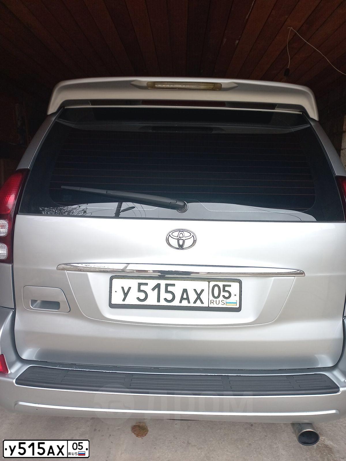 Фото автомобиля TOYOTA LANDCRUISER, 2005 — госномер У515АХ05. Цвет: Серебристый