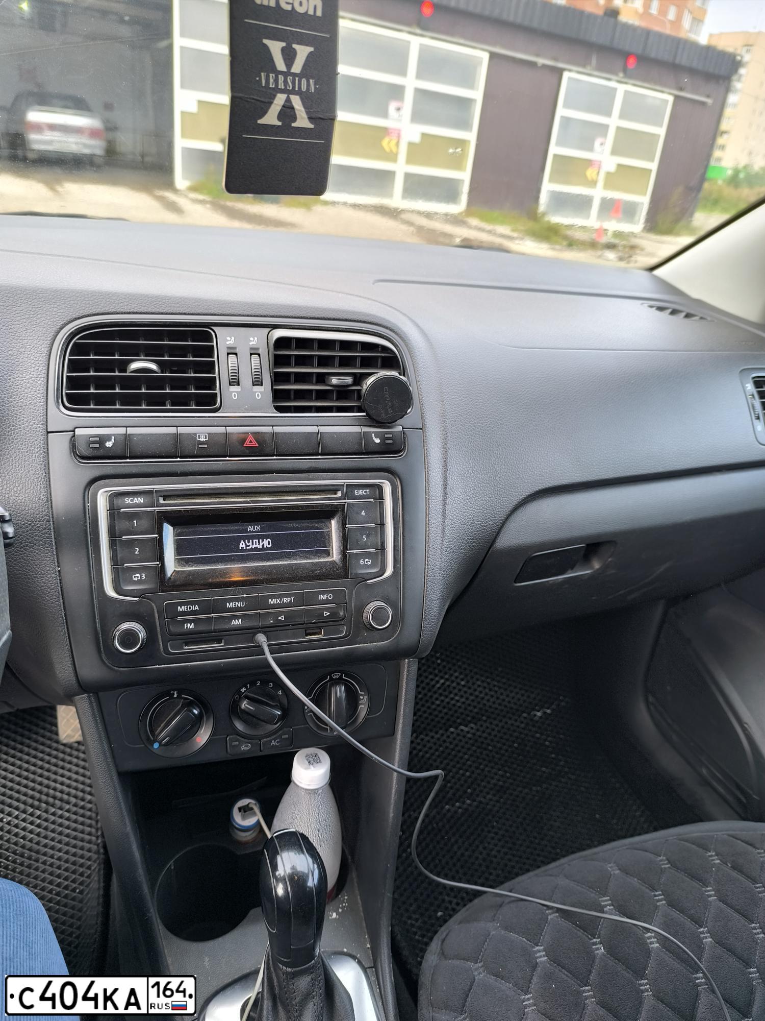 Фото автомобиля VOLKSWAGEN POLO, 2013 — госномер С404КА164. Цвет: ЧЕРНЫЙ