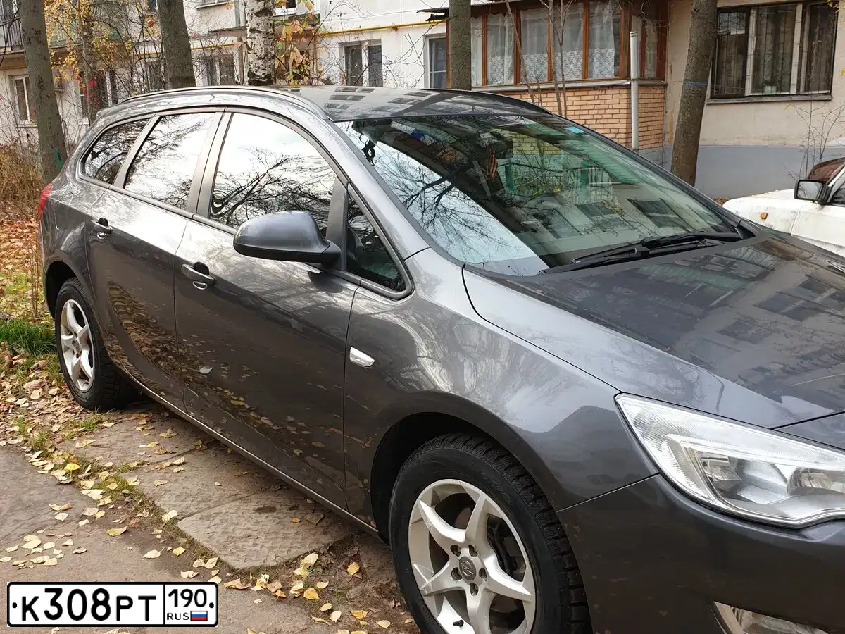 Фото автомобиля OPEL ASTRA, 2012 — госномер Х679ОВ750. Цвет: ТЕМНО-СЕРЫЙ