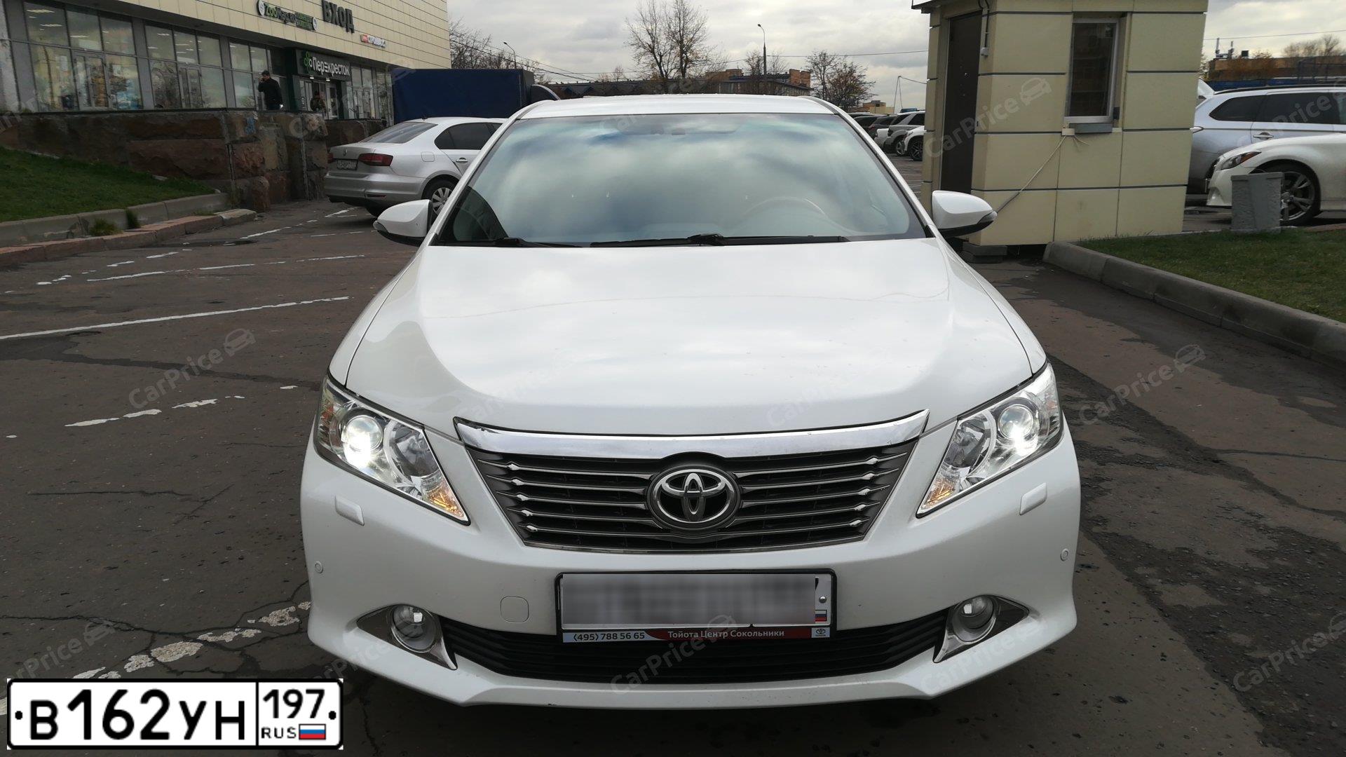 Фото автомобиля TOYOTA CAMRY, 2012 — госномер Е457СН69. Цвет: Белый
