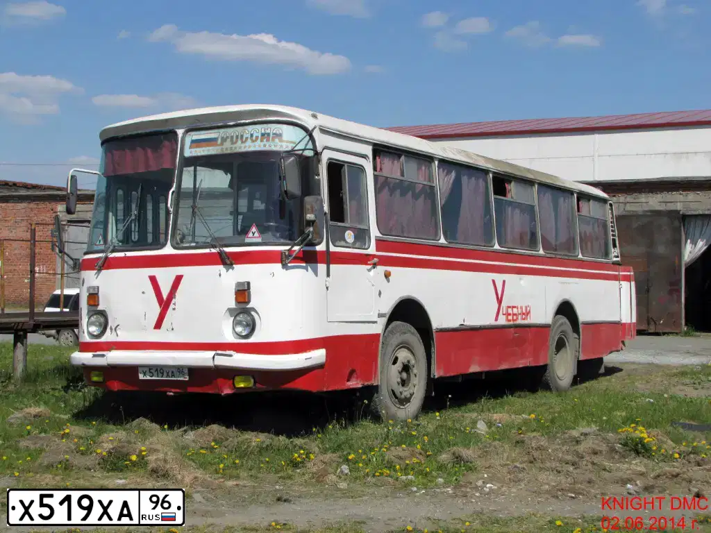 Фото автомобиля TOYOTA COROLLA, 2006 — госномер Х549ХА96. Цвет: СВЕТЛО-ГОЛУБОЙ