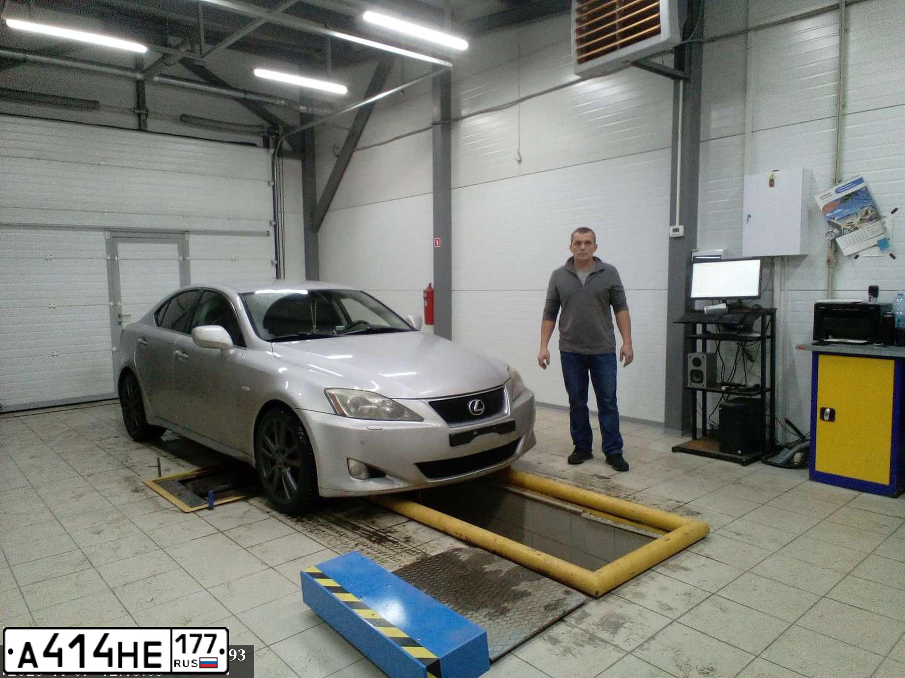 Фото автомобиля LEXUS IS, 2006 — госномер В589ТО124. Цвет: Серый