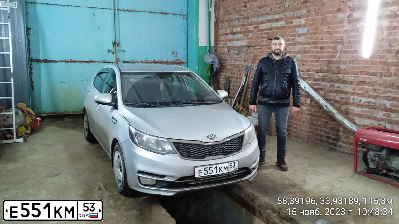 Фото автомобиля KIA RIO, 2016 — госномер К702НН53. Цвет: СЕРЕБРИСТЫЙ