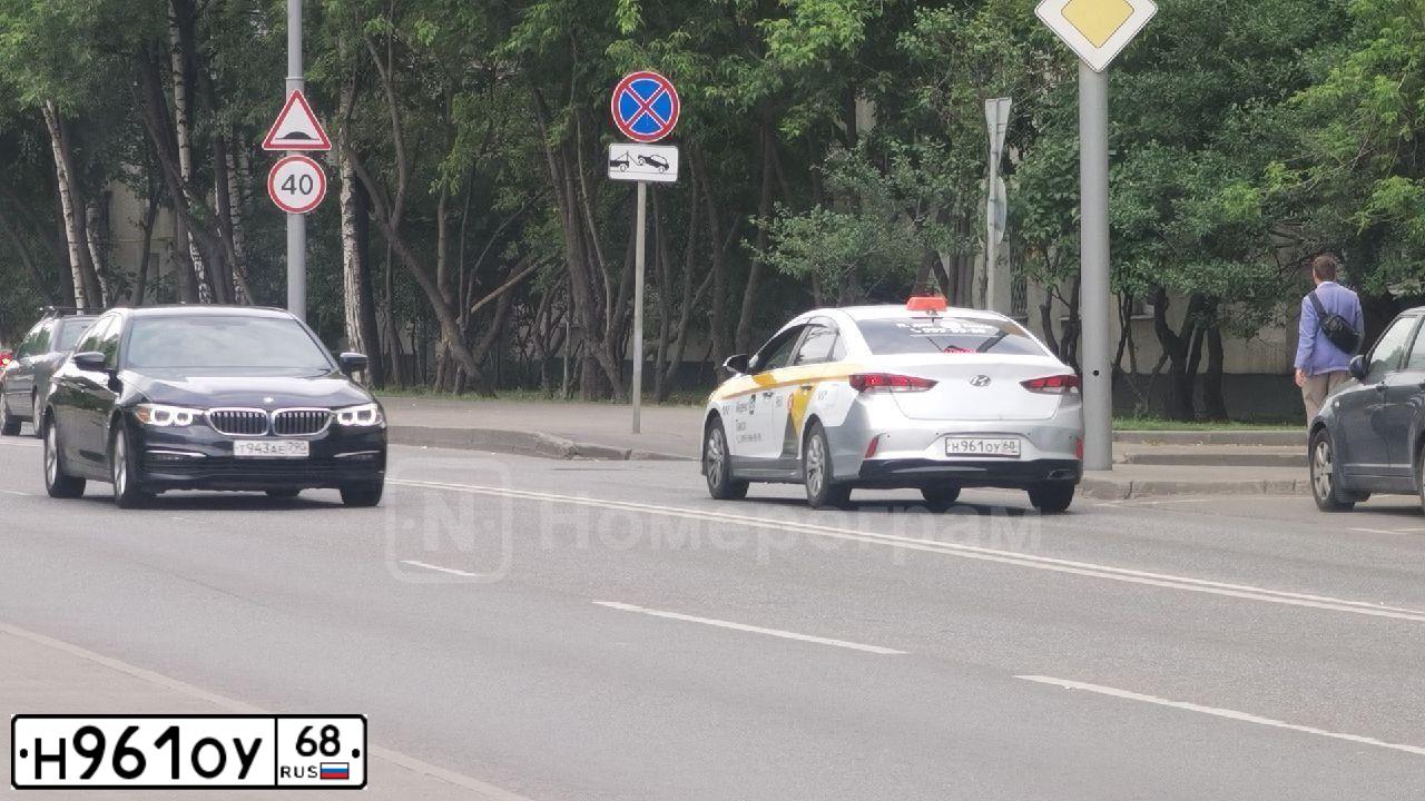 Фото автомобиля PORSCHE CAYENNE, 2011 — госномер О080ОВ76. Цвет: ФИОЛЕТОВЫЙ