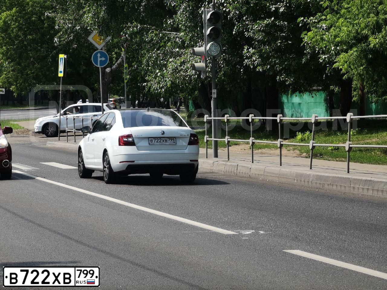 Фото автомобиля SKODA OCTAVIA, 2020 — госномер В722ХВ799. Цвет: Белый