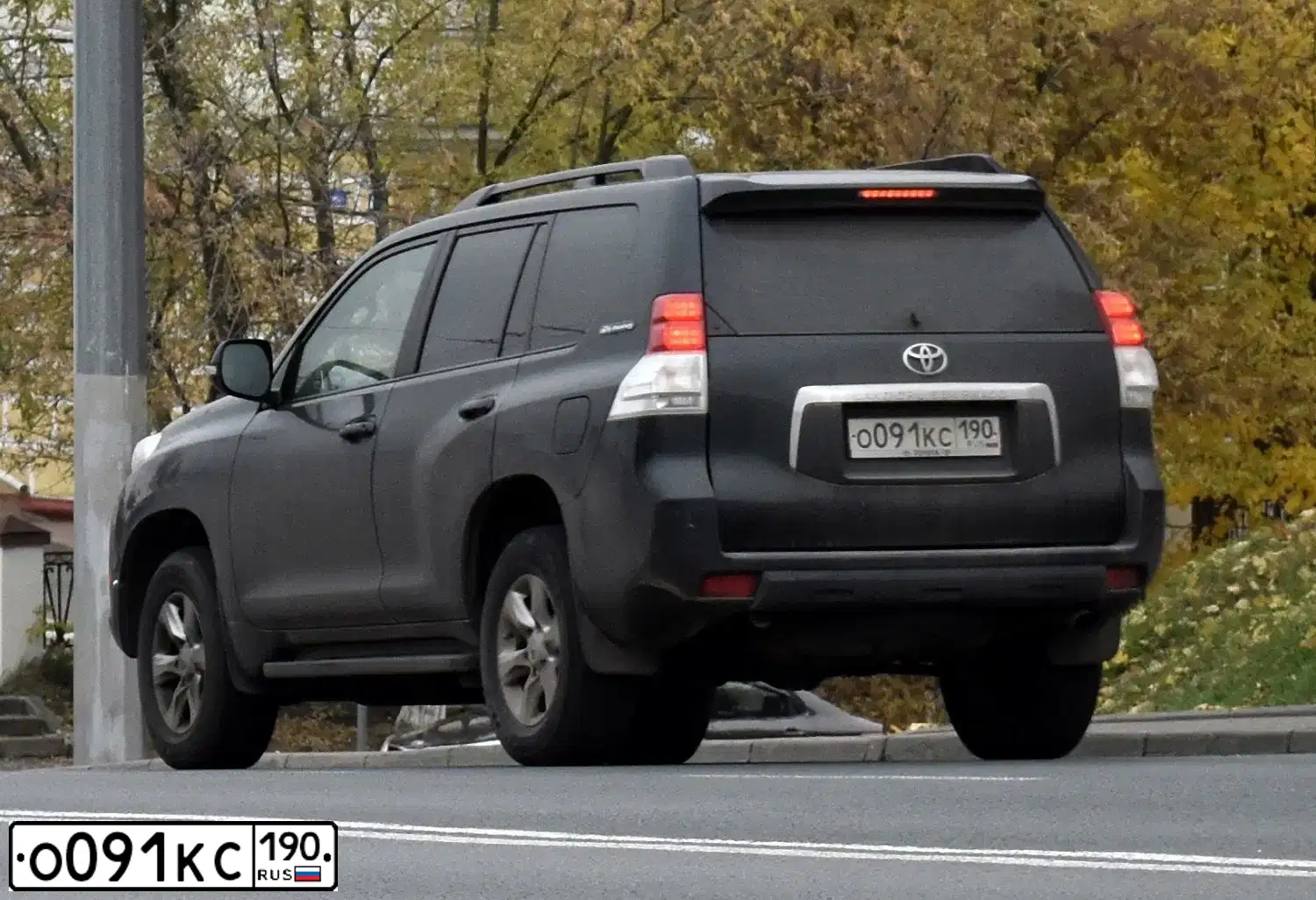 Фото автомобиля TOYOTA LANDCRUISER, 2010 — госномер Е344КК07. Цвет: ЧЕРНЫЙ