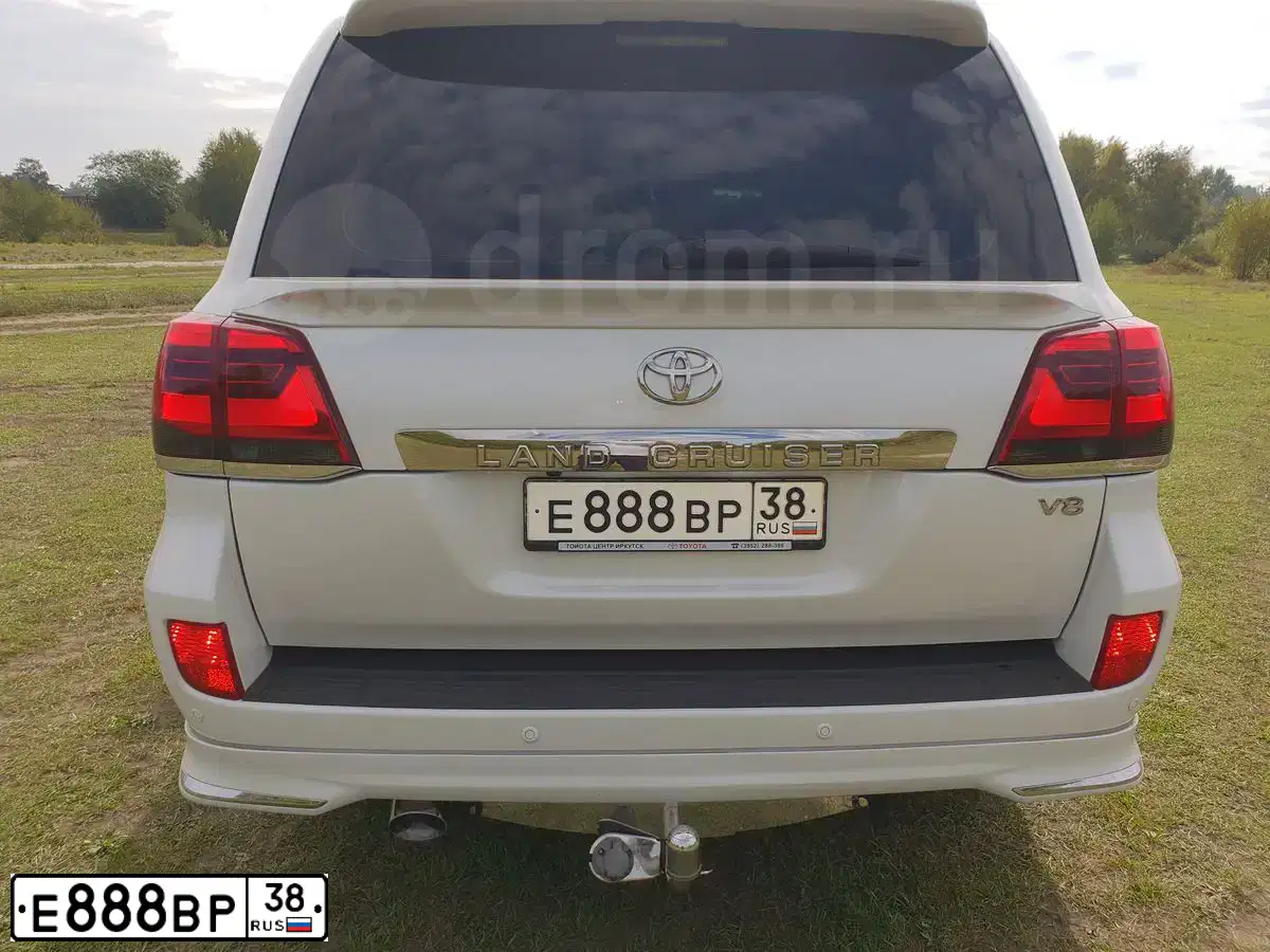 Фото автомобиля PEUGEOT BOXER, 2010 — госномер Е888ВР38. Цвет: Белый